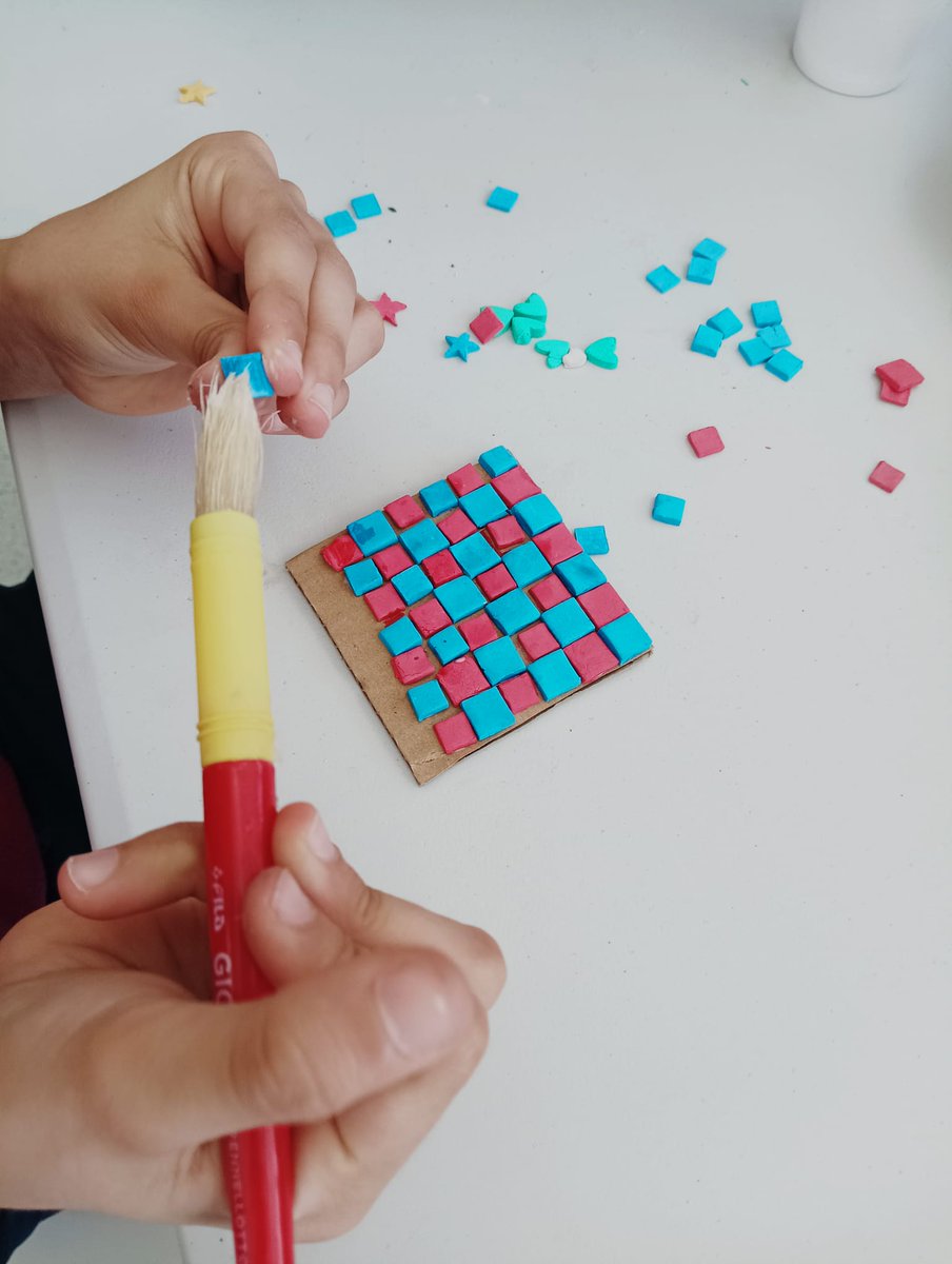 visitalagarriga's tweet photo. Gràcies @ISCAT_School per visitar-nos avui i aprofundir en el #modernisme local! Hem completat la descoberta dels magnífics edificis amb un taller on hem treballat amb formes i colors diversos.
Ens veiem aviat! / See you soon! https://t.co/5RVnBgTeOy