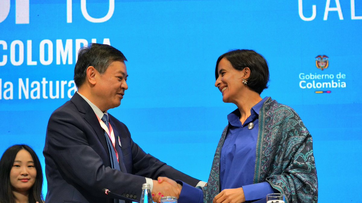 MinAmbienteCo's tweet photo. ¡Colombia tiene nueva Presidenta de la #COP16Colombia!

Susana Muhamad seguirá ejerciendo su liderazgo ambiental ante el mundo.
Durante dos años, guiará los esfuerzos de más de 190 países hacia el cumplimiento del Marco Global Kunming Montreal para detener la pérdida de biodiversidad en el planeta.

🔴🎥 #EnVivo https://t.co/yjfozMkaca