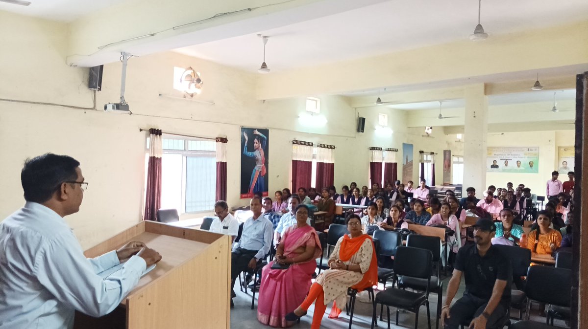 KG_College_RGH's tweet photo. आज दिनाँक - 21/10/2024 को शासन के निर्देश के अनुसार महाविद्यालय के भूतपूर्व छात्र शहीद हरेंद्र प्रसाद को याद करते हुए उन्हें पुलिस स्मृति दिवस के रूप में श्रद्धांजलि अर्पित किया गया। 
#NSS
#MYBharat https://t.co/qkDAjELrhW