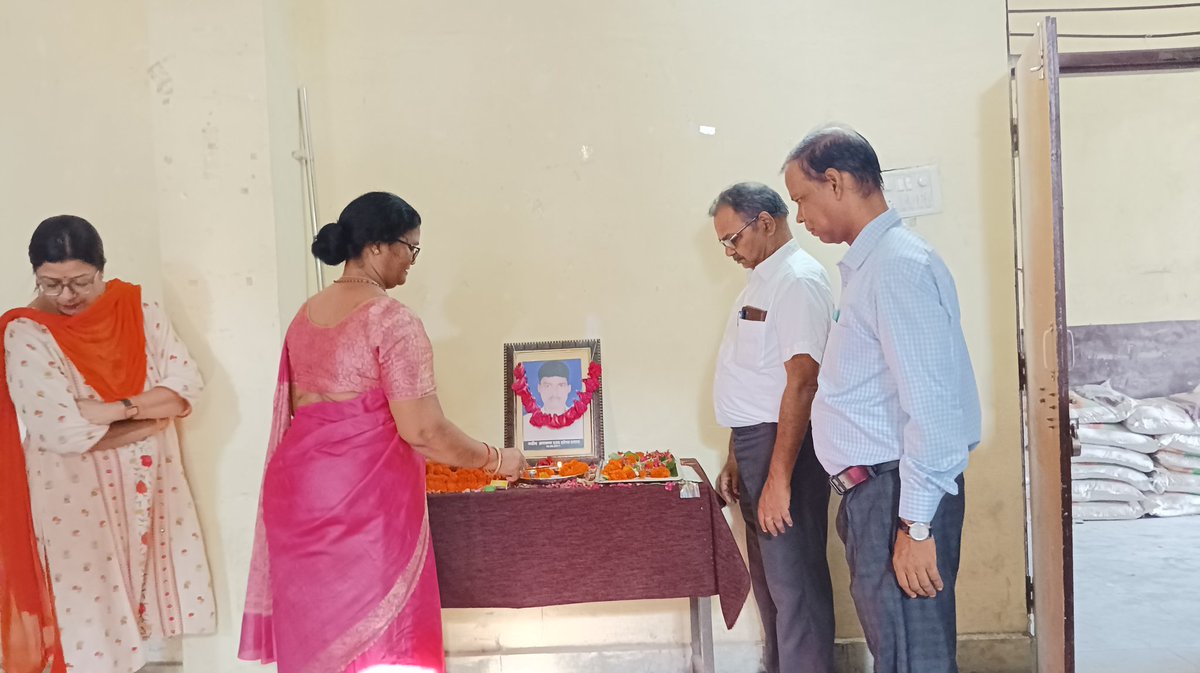 KG_College_RGH's tweet photo. आज दिनाँक - 21/10/2024 को शासन के निर्देश के अनुसार महाविद्यालय के भूतपूर्व छात्र शहीद हरेंद्र प्रसाद को याद करते हुए उन्हें पुलिस स्मृति दिवस के रूप में श्रद्धांजलि अर्पित किया गया। 
#NSS
#MYBharat https://t.co/qkDAjELrhW