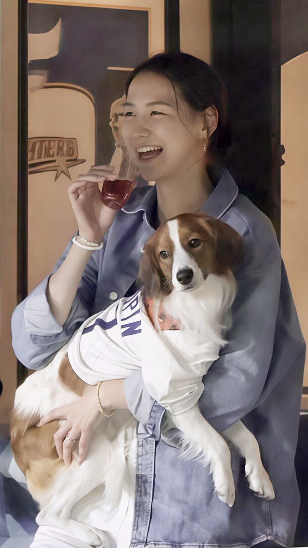 Decoy is a smart dog! He is always cheering for Shohei Ohtani and