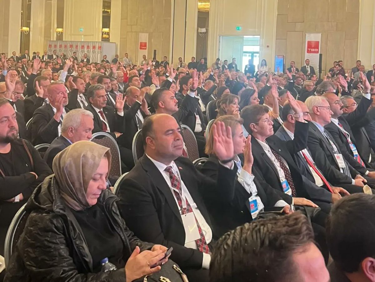 Bugün düzenlenen Türkiye Belediyeler Birliği Meclis Toplantısı'nda; şahsıma Encümen Üyeliği görevini veren Meclis Üyelerimize, Türkiye Belediyeler Birliği Başkanı Sn. Ekrem İmamoğlu'na ve destekleri için Yeniden Refah Partimizin Genel Başkanı Sn. Dr. Fatih Erbakan ile Genel