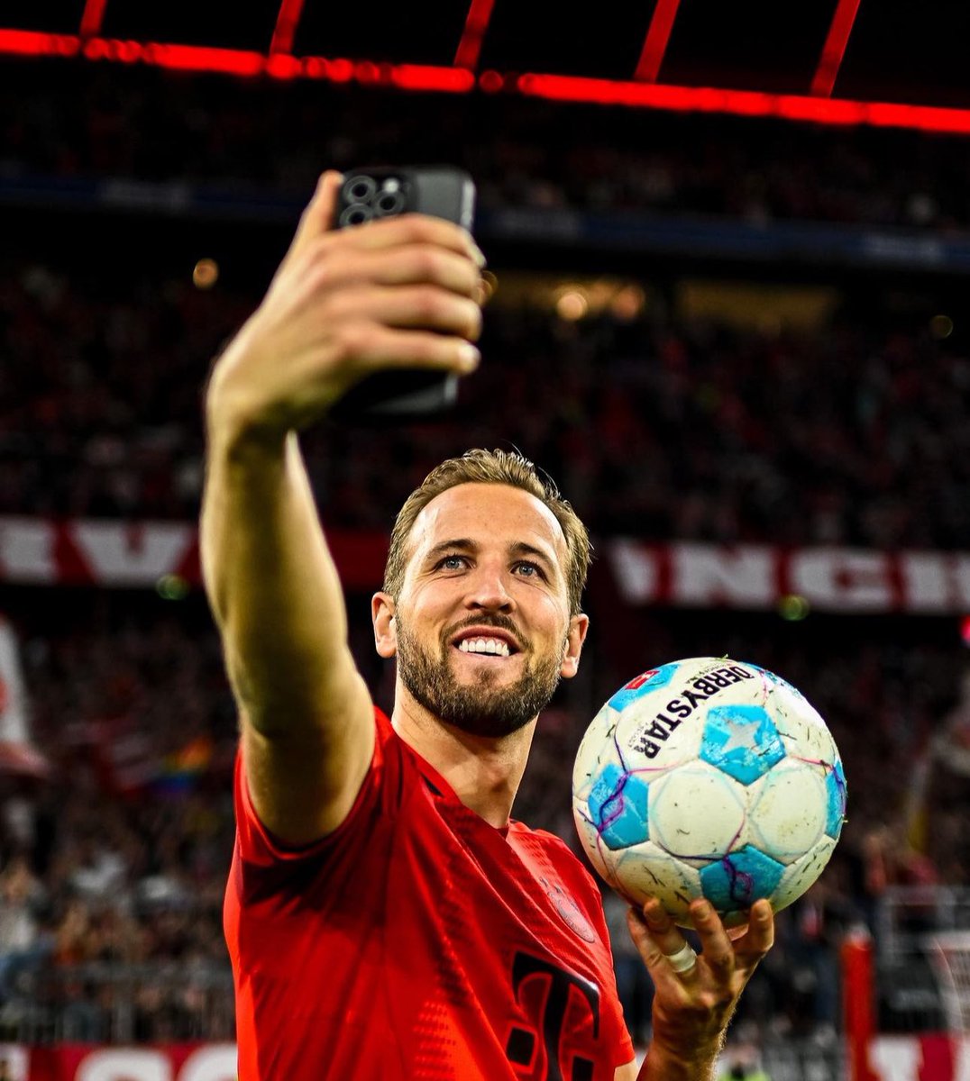 AlbicelesteTalk's tweet photo. Harry Kane: "Who is the best player in the world right now? Lionel Messi. He's had a fantastic Copa America again and he is still playing at real high level." @goal 🏴󠁧󠁢󠁥󠁮󠁧󠁿👑 https://t.co/A8ZbFEZjtX