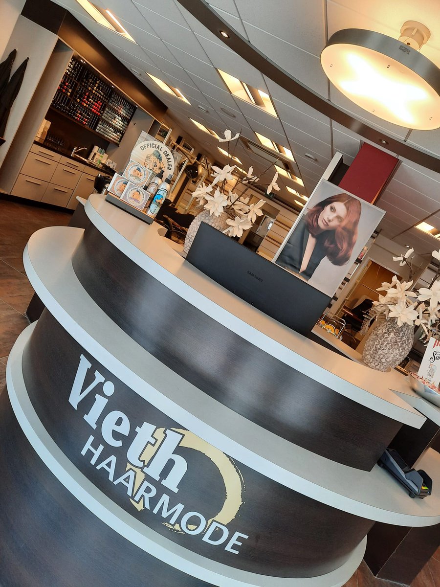Vieth_Haarmode's tweet photo. HERFST READY 💇🏽 | Klaar voor de herfst! Met een nieuwe look het najaar in. 🍁🍂

𝗠𝗮𝗮𝗸 𝗲𝗲𝗻𝘃𝗼𝘂𝗱𝗶𝗴 𝗲𝗲𝗻 𝗮𝗳𝘀𝗽𝗿𝗮𝗮𝗸 𝗶𝗻 𝗼𝗻𝘇𝗲 𝘀𝗮𝗹𝗼𝗻:
💈 https://t.co/6L57Zvk4Xm
☎️ 0523-265604
📍 Oosteinde 28, centrum Hardenberg https://t.co/vnfom1pwj0