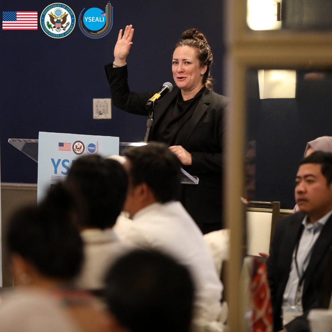 ysealipe's tweet photo. Sara Mercado Mathews, Director of the Office of Press and Public Diplomacy at the Bureau of East Asian and Pacific Affairs, U.S. Department of State, delivered closing remarks to YSEALI fellows on day two of the YSEALI Fellows Forum in DC.

#YSEALIPFP #StateDept #ExchangeOurWorld https://t.co/Z1boCRDpeG