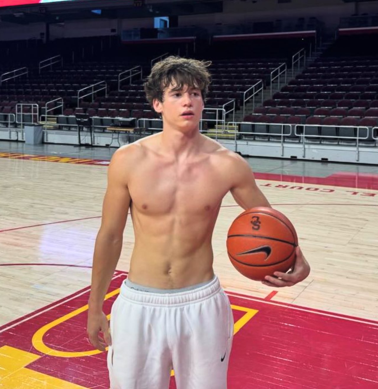 Buzzing Pop on X: Bach Buquen, who went viral for challenging makeup norms  among men, reveals hes half-Vietnamese and half French-Italian.  t.coIvfJ2xHCY3  X