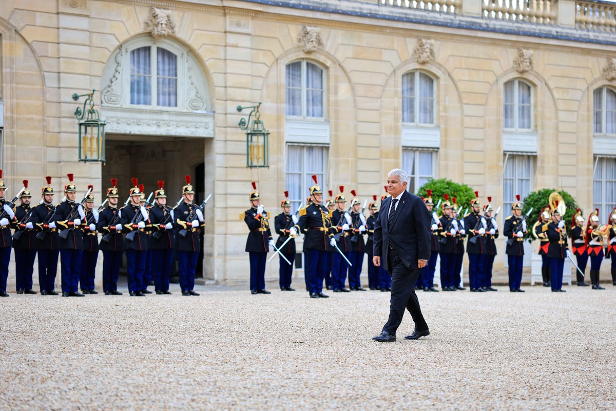 Presidencia de la República de Panamá (@presidenciapma) on Twitter photo Durante su reunión con el Presidente <a href="/EmmanuelMacron/">Emmanuel Macron</a>, <a href="/JoseRaulMulino/">José Raúl Mulino</a> subrayó la importancia de que Francia apoye a Panamá en su salida de las listas fiscales discriminatorias de la Unión Europea.
#ConPasoFirme. Durante su reunión con el Presidente <a href="/EmmanuelMacron/">Emmanuel Macron</a>, <a href="/JoseRaulMulino/">José Raúl Mulino</a> subrayó la importancia de que Francia apoye a Panamá en su salida de las listas fiscales discriminatorias de la Unión Europea.
#ConPasoFirme.
