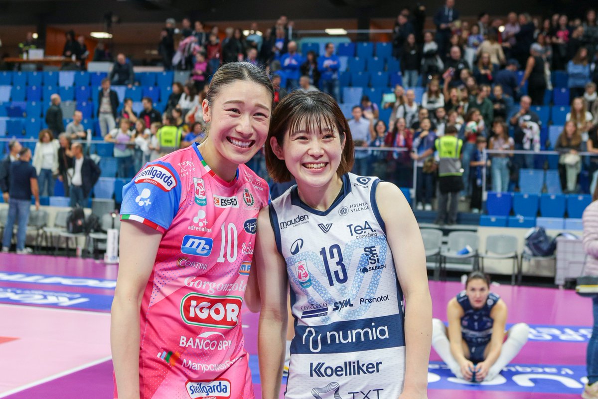 VeroVolley's tweet photo. 🙏😁🇯🇵
Mayu &amp; Satomi

#aUniverseOfStories ✨ https://t.co/Ip7PLVxxsg