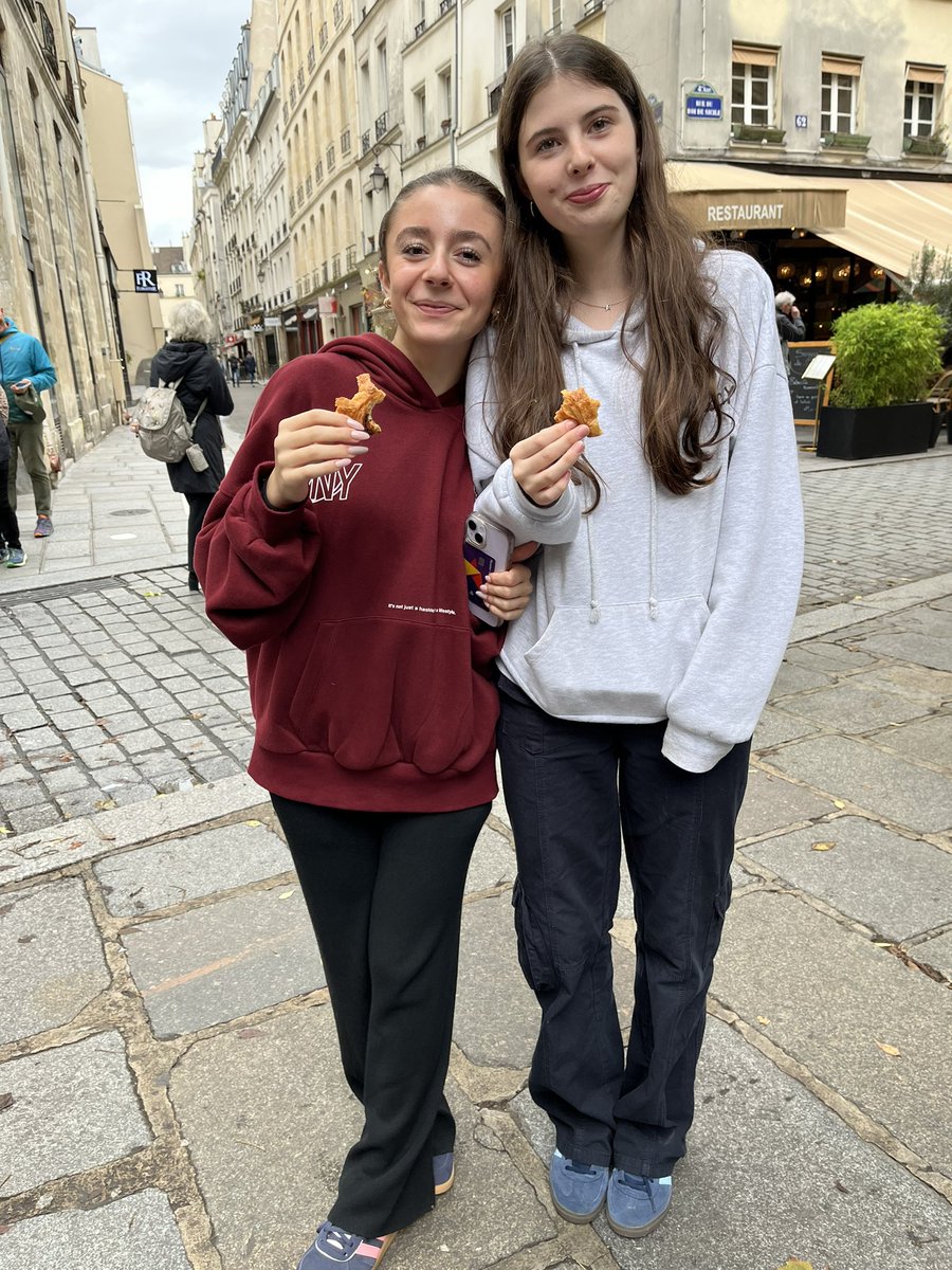 croydonhighart's tweet photo. One post just for the food 🥐❤️🍦#Paris @CroydonHigh @croydinhighart #Delicious https://t.co/YVLAn0MxTy