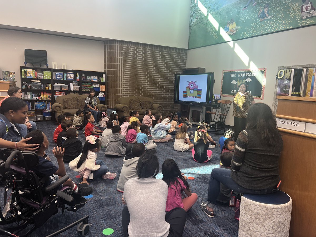 JulieHinaman's tweet photo. Best way to start my day was to H.O.P. over to @cfisdowens to spend time with the Jackrabbits! Loved visiting with Principal Diaz, teachers &amp; students! My favorite part was watching the amazing Librarian reading to students in the library! 
❤️🐇📚 https://t.co/7YB0tdyAAK