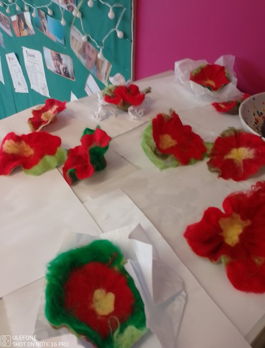 pst_aps's tweet photo. Showing children how to respect others is an important life skill. Poppy day reminds us of the kindness of others and time to talk about dead loved ones. Crafts are a great way to open up the  communication. We made felted poppies today. Lots of bubbly fun.@Astley_Primary https://t.co/dl8XsQtOiy