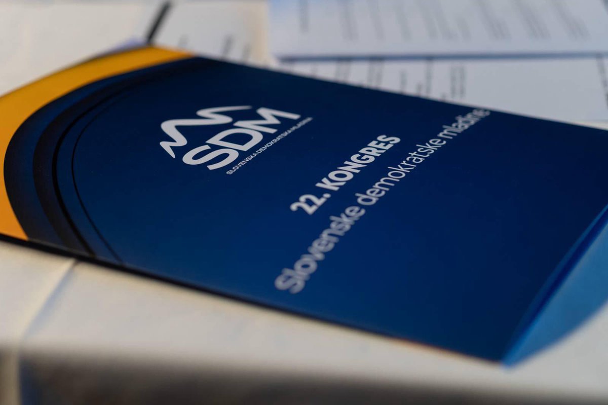 [KONGRES SDM] V Arji vasi je v soboto potekal 22. volilni Kongres Slovenske demokratske mladine. Delagati so na čelo največjega političnega podmladka v Sloveniji izvolili <a href="/luka_simonic/">Luka Simonič</a>. 👏

Novoizvoljeni predsednik je v svojem govoru poudaril pomen enotnosti in sodelovanja mladih