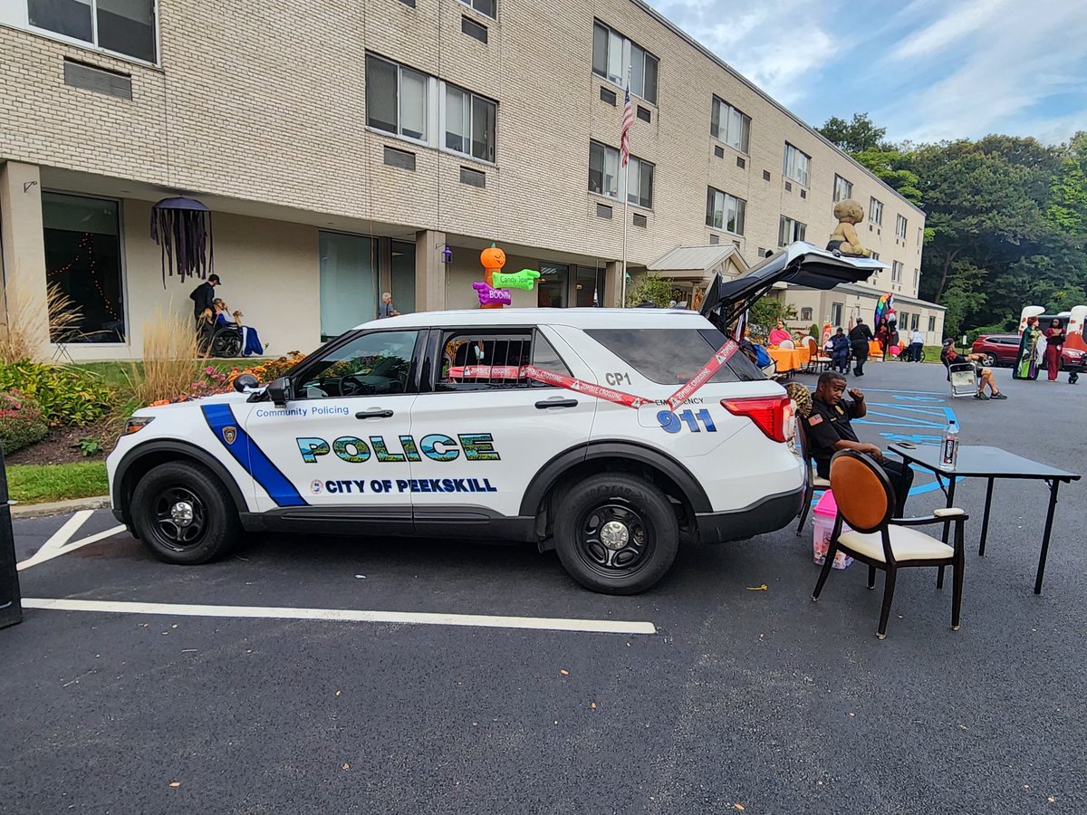 peekskillpolice's tweet image. It was another successful Trunk or Treat at Emerald Peek! PO Woodland and PO Olasokan had an amazing day spending time with family and community. We are thankful for this community partnership and look forward to the next collaboration. 🎃👻🧙‍♀️