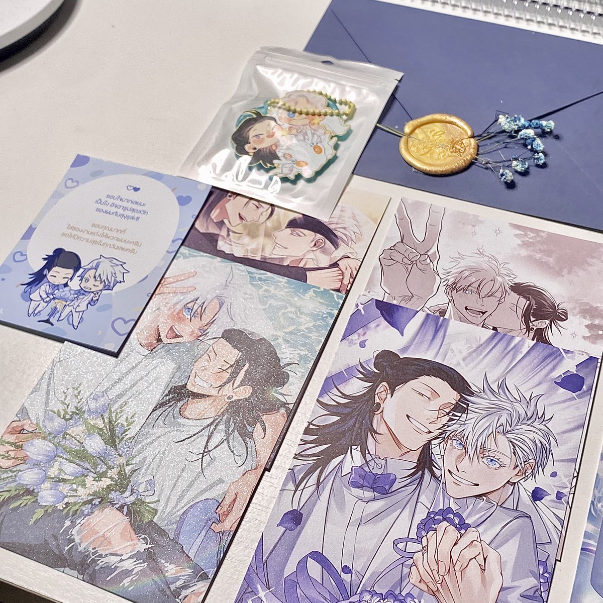JaAmeann's tweet photo. #GogeWedding ʚ♡⃛ɞ
— แม่เจ้าสาวได้รับของแล้วนะคะ ><
ของจริงสวยมากเลยค่ะ บ่าวสาวตั้งใจทำของชำร่วยทุกชิ้นจริงๆ โปสการ์ดมีวิ้งๆน่ารักสุดๆเลยค่ะ 💛🩵 https://t.co/4n2mDcZAjp