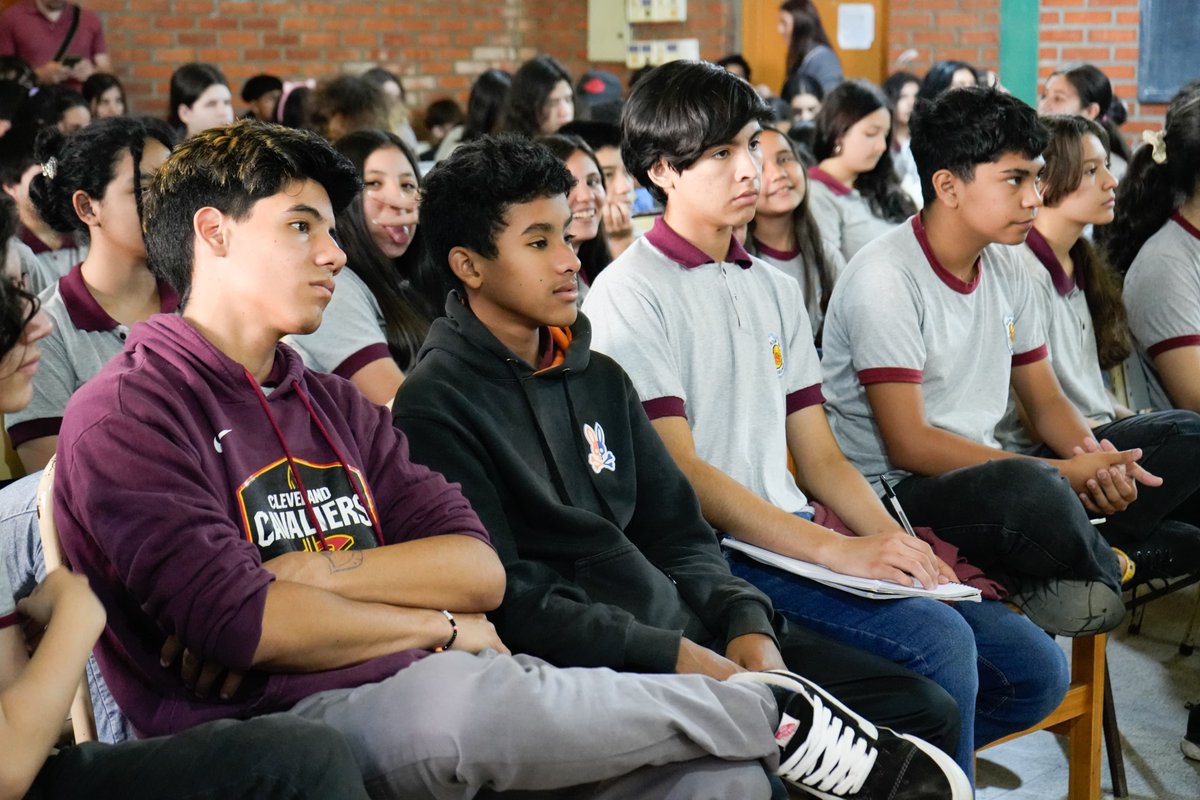 lucasaromero's tweet photo. Hoy estuve en la firma del convenio entre la @vicegobmisiones y @GroomingArg 

Necesito que me ayudes a difundir, a concientizar, a proteger a nuestros chicos de las mentes perversas que acechan en la virtualidad.

#ConLosChicosNO https://t.co/pxLzR0CVwJ