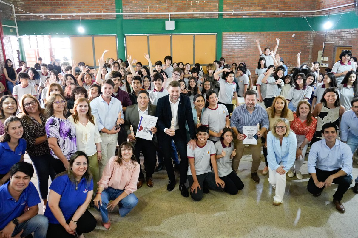 lucasaromero's tweet photo. Hoy estuve en la firma del convenio entre la @vicegobmisiones y @GroomingArg 

Necesito que me ayudes a difundir, a concientizar, a proteger a nuestros chicos de las mentes perversas que acechan en la virtualidad.

#ConLosChicosNO https://t.co/pxLzR0CVwJ