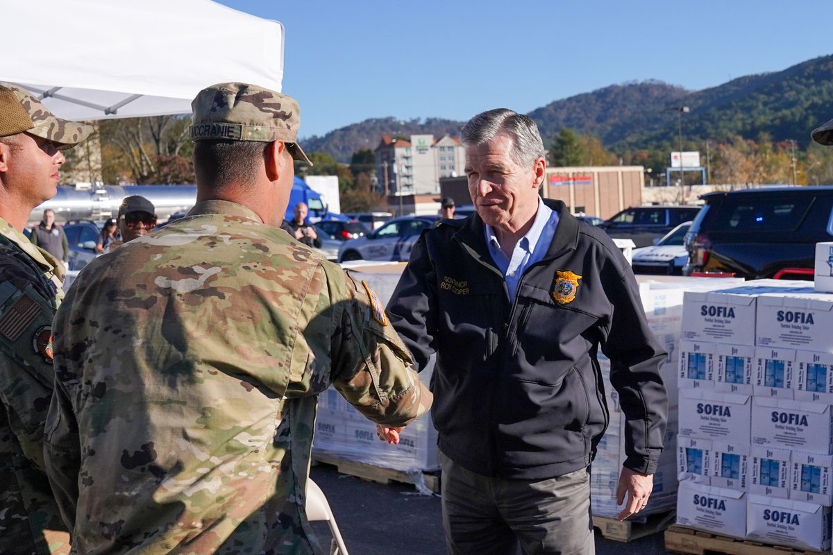 NC_Governor's tweet photo. Our state’s response to Hurricane Helene continues to be unprecedented. With the help of federal, local and state responders and volunteers, we are bringing relief and support to western North Carolina. 

MEMO: https://t.co/y3AEbI5wLJ https://t.co/4EBHNB8Gn4