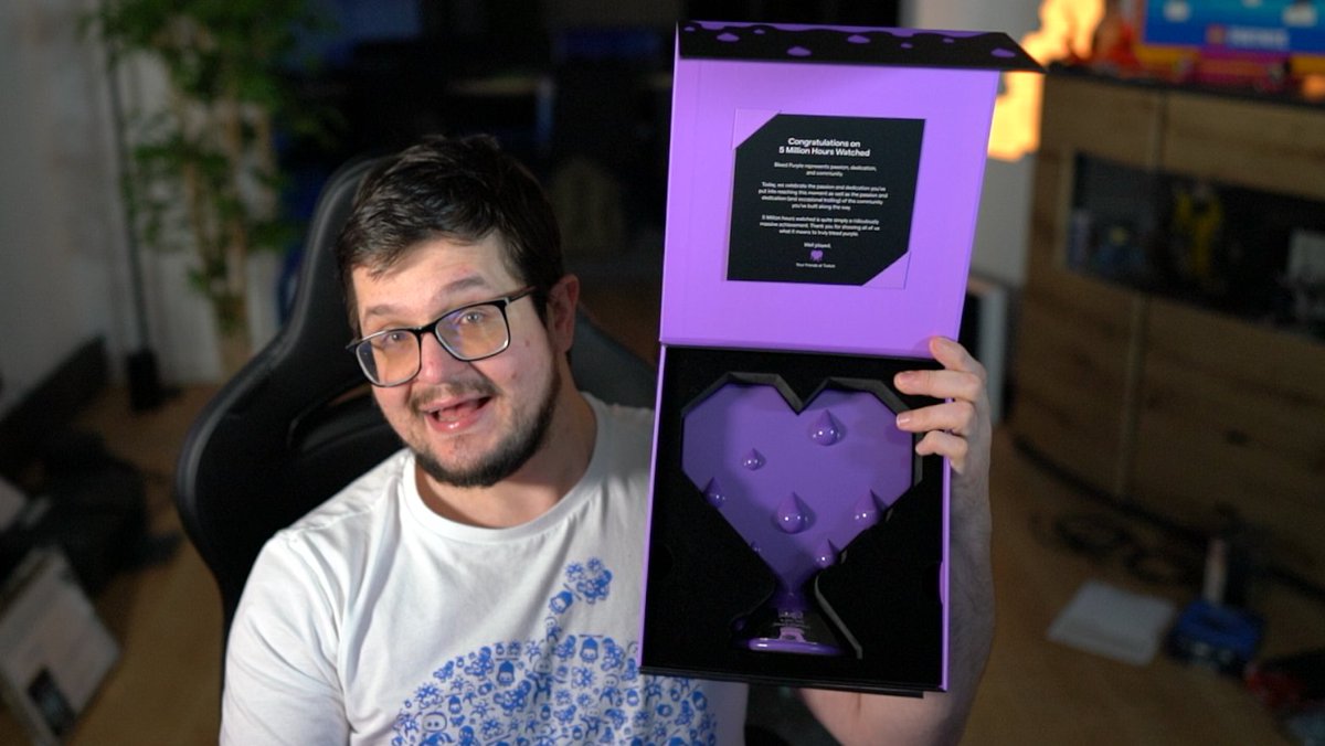 Der/das Twitch Purple Heart für 5 Millionen Stunden Watchtime. 

Danke für den krassen Support ♥️ ist eine krasse Trophäe von <a href="/TwitchDE/">Twitch DE</a>  es ist eine krasse Zahl und ein langer Grind :D 

Sind an sich schon bei 9 Millionen Stunden aber die nächste Auszeichnung ist bei 50.000.000,