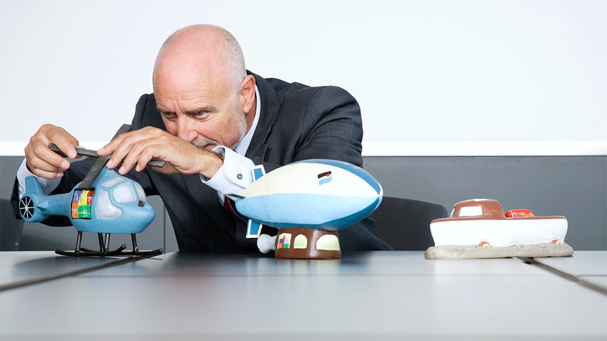 Many of us overwhelmed by emails, meetings, reports, training, have little time for reflection. This HBR article explores ways to break through creative blocks at work, emphasizing the importance of adopting a playful mindset. buff.ly/3ZMSA8U 
#hr #leadership #engagement