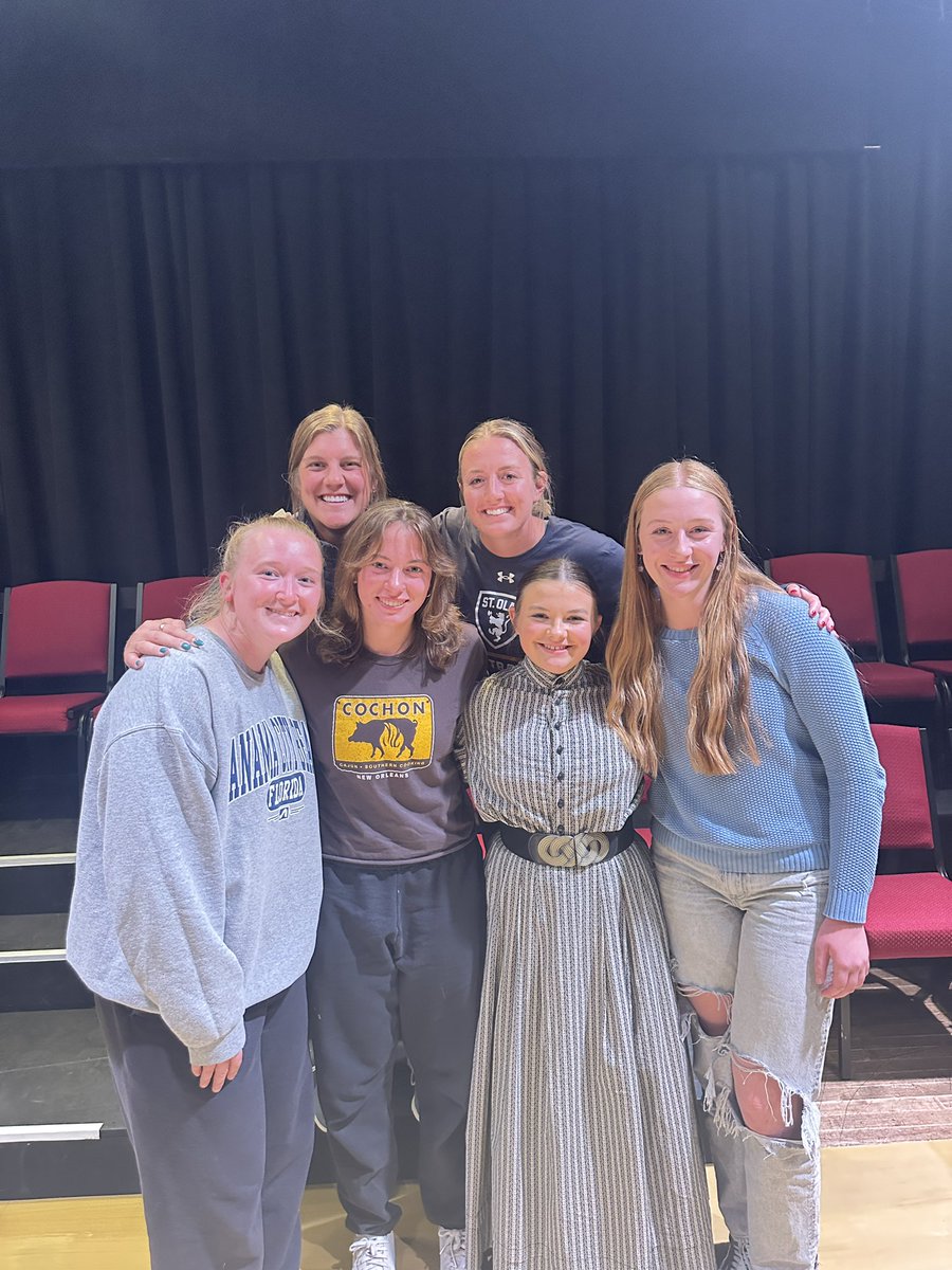 StOlafSoftball's tweet photo. A busy weekend for our very own Brearley! She was chosen to be cast in our theater department’s fall play, A Doll’s House! The squad attended multiple different shows in support- we are so proud of you, BDog! 🎭🫶🏼 https://t.co/WhM22qemei