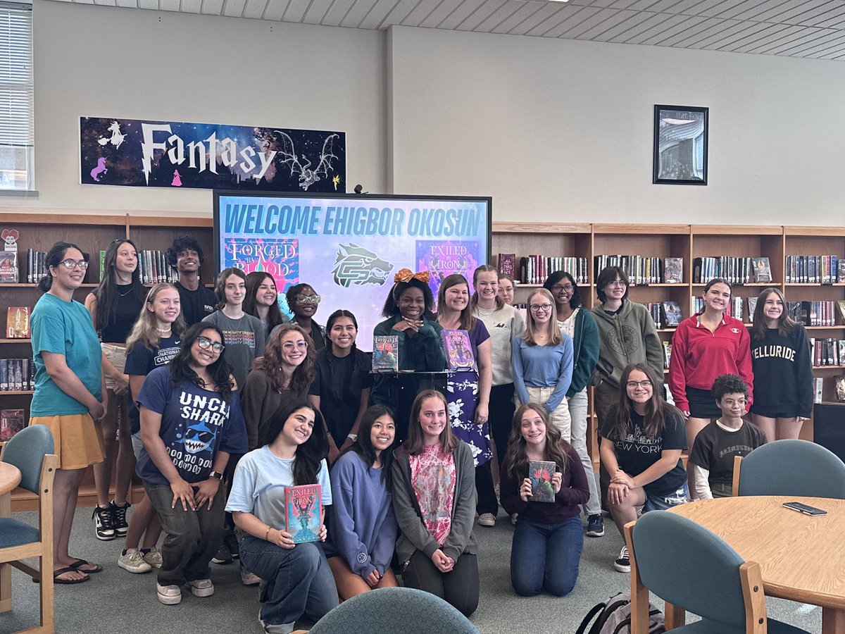 LeanderISD_Lib's tweet photo. Memories made! Thank you @Ask_Heebs for spending time with our #1LISD readers & congrats on your upcoming book release! #leanderisdlib https://t.co/K0qMBxenUU