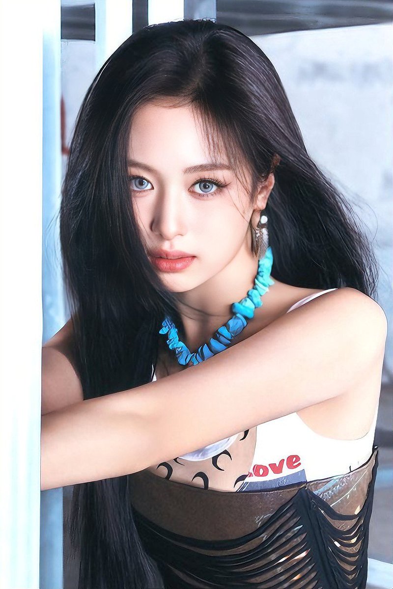 forbabymonster's tweet photo. #AHYEON [DRIP] VISUAL POSTER

PRE SAVE BAEMON DRIP
#PRESAVE_BABYMONSTER_DRIP
#BABYMONSTER #베이비몬스터 @YGBABYMONSTER_ https://t.co/FyE69SDrmb