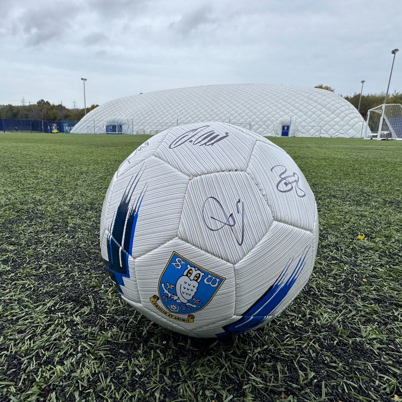swfc's tweet photo. Half term Soccer Camps with @SWFCCP kick off next week! ⚽️

Youngsters have the chance to win a signed #swfc ball, by attending camp all week and wearing their best costume on Halloween next Thursday! 🎃

Book your place here! 👇