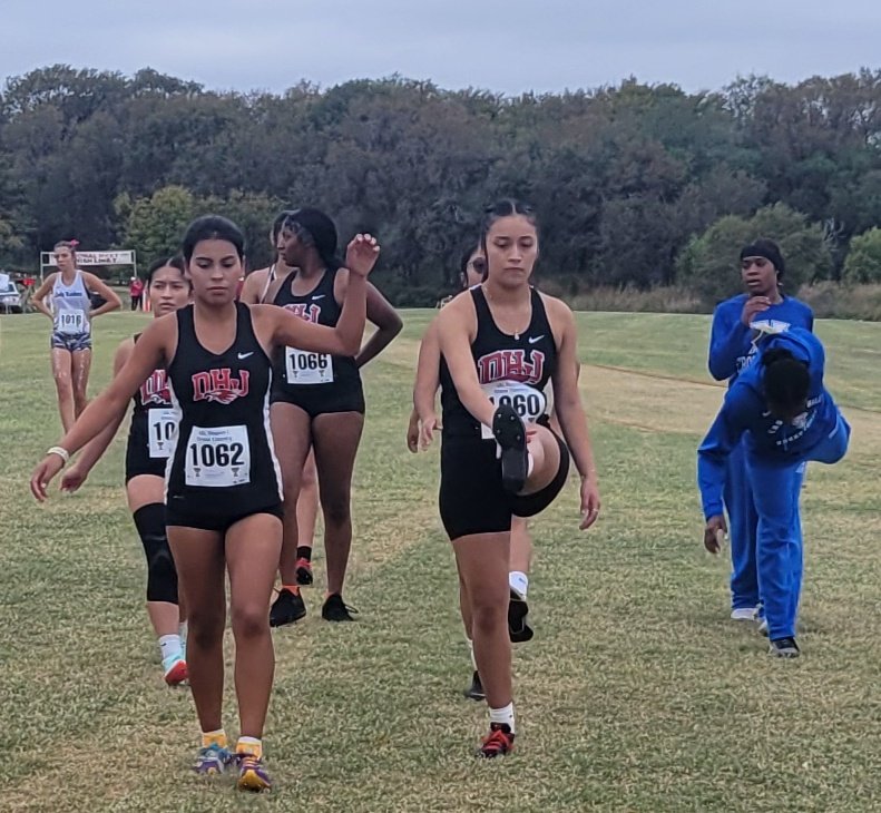 FWISDAthletics's tweet image. The weather conditions are ideal for the Region I-4A meet. First up is the 4A Girls 2-mile race. Best of luck to the #FWISD Girls!!!