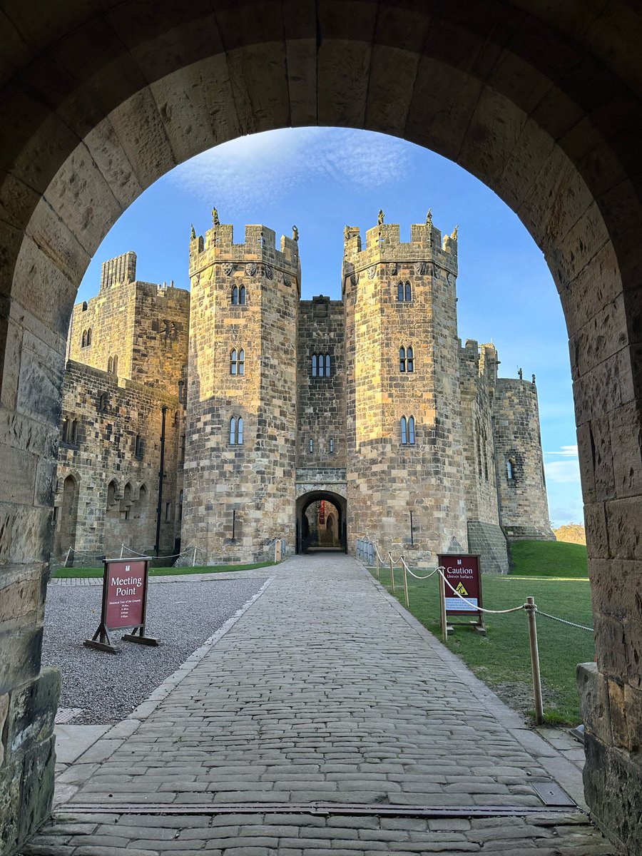 danielgcollins's tweet photo. Alnwick Castle, home to the Percy family since 1309 😍 #Alnwick #Northumberland https://t.co/Mnqp3wJK5z