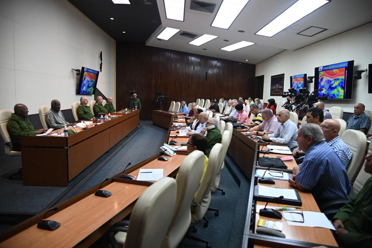 🚨 El presidente <a href="/DiazCanelB/">Miguel Díaz-Canel Bermúdez</a> chequeó temprano en la mañana la situación de las provincias orientales con el paso de la tormenta tropical Oscar.

🌊 Las mayores afectaciones están en la provincia de Guantánamo, sobre todo en Baracoa, Imías, Maisí, con grandes inundaciones.

🏚️