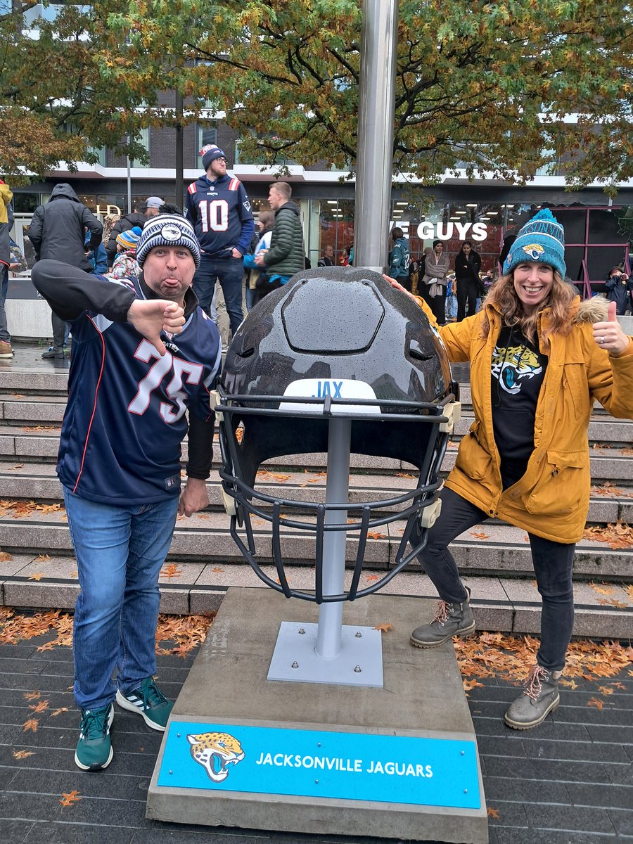 mattj1512's tweet photo. @NFLUKIRE Despite the result, a great day out. At least the Mrs was happy https://t.co/APmEMksnKY