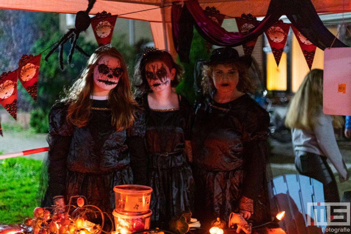 halloweenstrien's tweet photo. Voor de mensen die aankomende zaterdag nog willen deelnemen aan Halloween Strijen: wees snel, want we hebben nog 16 plekjes te vergeven! Aanmelden kan nog via: https://t.co/y9BqBtk986 https://t.co/JyBJe0bviu
