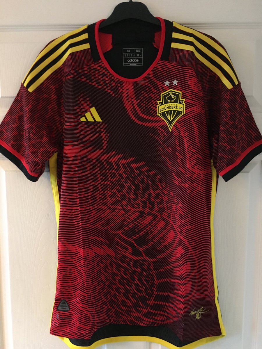ShirtsofNeil's tweet photo. S is for:
FC Sion 🇨🇭 @FCSion #HopSion #TousEnsemble
A.C. Siena 🇮🇹 @ACRSiena_1904 #siena
South Korea 🇰🇷 @theKFA #Korea
Seattle Sounders 🇺🇸 @SoundersFC #Sounders https://t.co/VAqr3lqQjw
