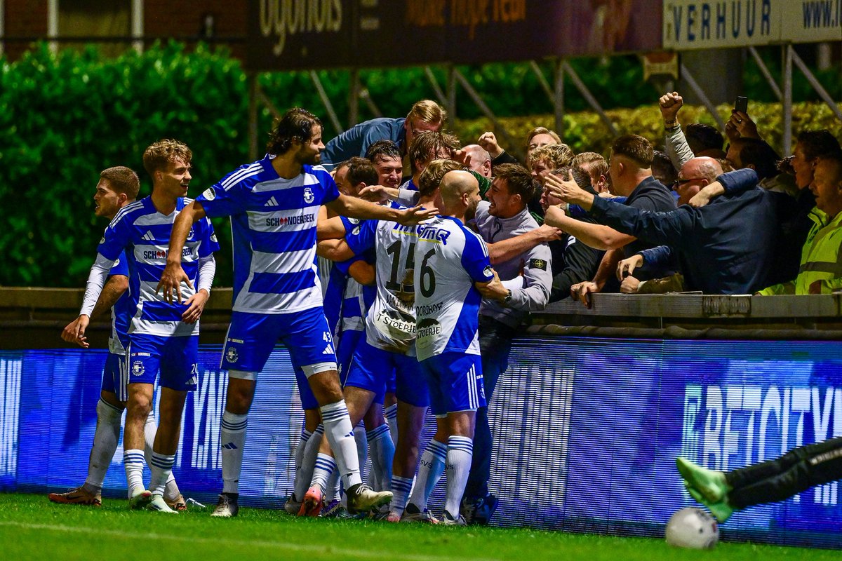 𝙎𝙐𝙋𝙋𝙊𝙍𝙏

De Blauwe Trein trok afgelopen zaterdag door Groesbeek, aan boord zaten de altijd trouwe Blauwe supporters van onder andere de Havenside en Renéside.

Tezamen zijn al deze supporters een echte Twaalfde Man die onze spelers over de streep trekken met hun support!