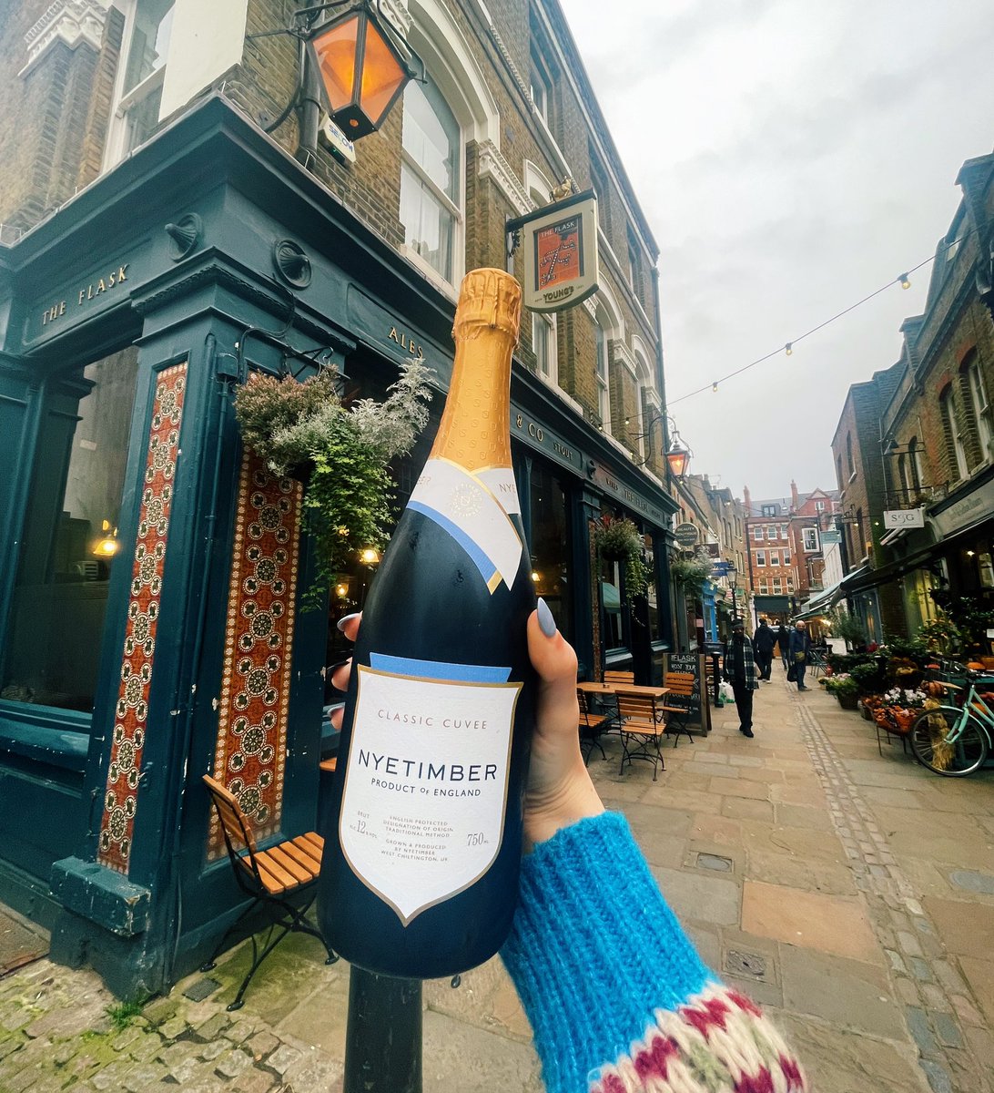 Celebrate good times here at The Flask! ❤️ Use the link in our bio to enquire for your festive events 🎉🍾🥳

#pubsoflondon #youngspubs #partyvenue #venuehire #festive #wine