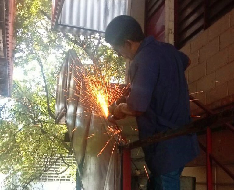 #Aragua | Centro de Formación Socialista Polivalente Bermúdez activo en reparaciones y formaciones para la comunidad.

Leer + acortar.link/vPaRrk 

#LaTécnicaQueInspira