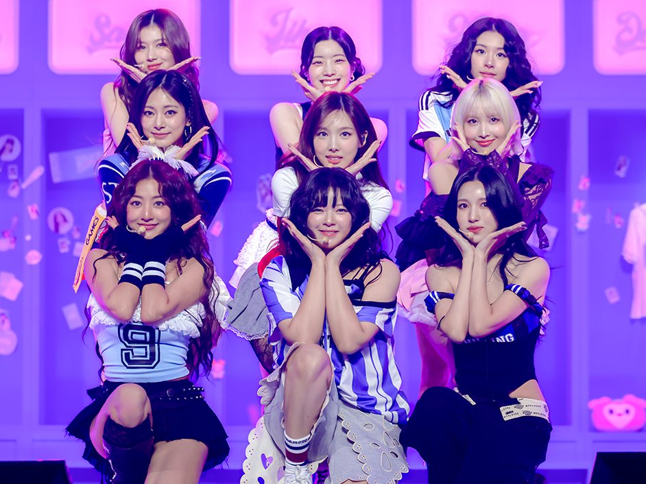 Still the same TWICE😭💖

2016                              2024