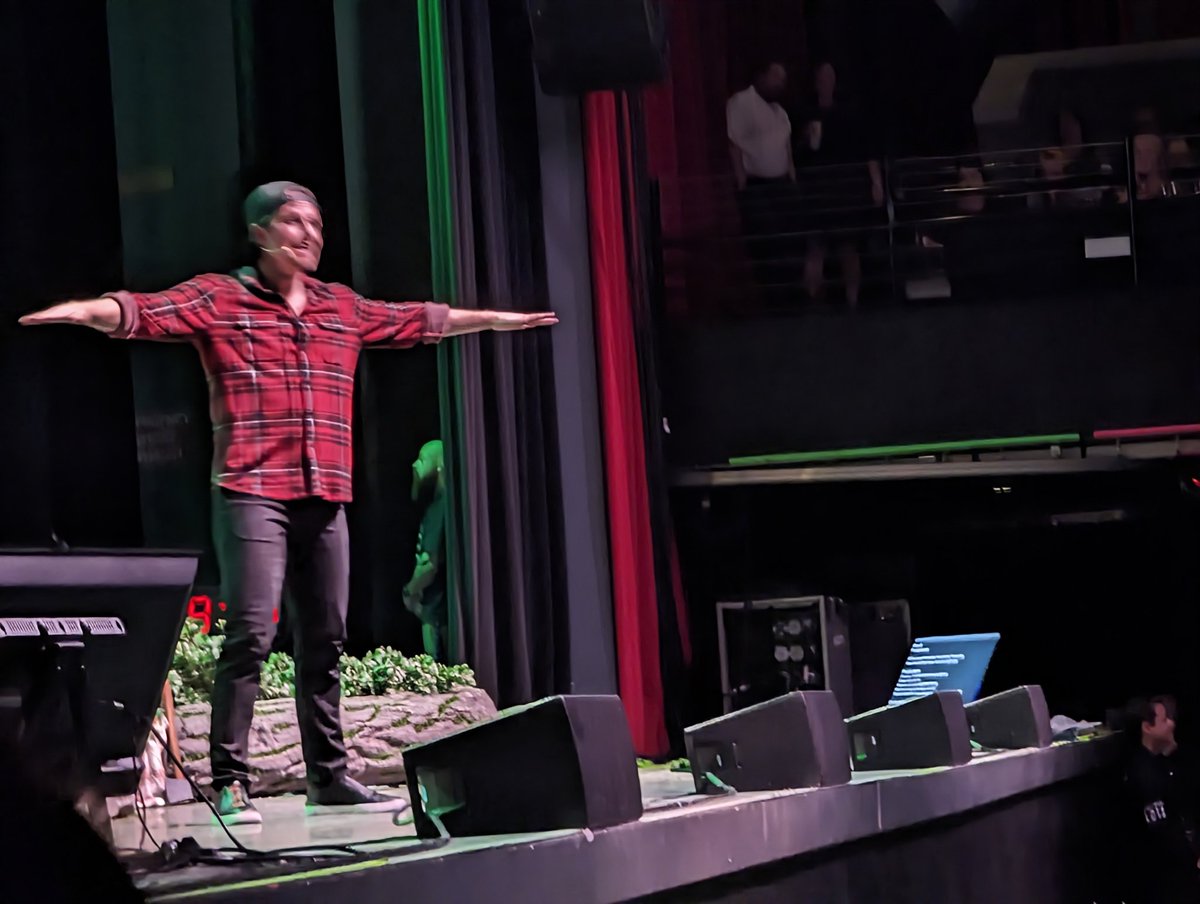 205_kr's tweet photo. @MrBallen @rockstarlington I believe an arrangement can be made. I'll have my people talk to your people. j/k Be my guest; it was an honor to be your guest in ATL! Here's another one of you doing the helicopter. 😆😆😆 https://t.co/SPkiJpkHfZ