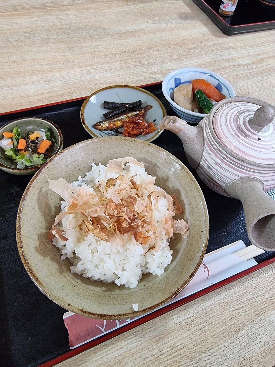Bento_Daisuki's tweet photo. #Japan Tag 18: Neben #Erdbeeren hab ich in #Sawara übrigens noch #Ochazuke und Sojasaucen Softeis gegessen - voll gut! 😱❤️
#LetsGoToJapan #Japanreise 2023 https://t.co/fDHStAg6Cm