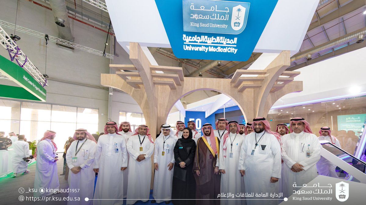 _KSU's tweet photo. سعادة رئيس #جامعة_الملك_سعود المكلَّف أ.د. عبدالله السلمان، يزور أجنحة الجامعة المشاركة في #ملتقى_الصحة_العالمي بالرياض، حيث اطلع على أحدث البحوث والابتكارات في مجال الرعاية الصحية، وشملت زيارته جناح المدينة الطبية الجامعية وأجنحة كليات الطب، وطب الأسنان، والصيدلة، والعلوم الطبية التطبيقية، والتمريض، والأمير سلطان بن عبدالعزيز للخدمات الطبية الطارئة، بالإضافة إلى جناح مختبر البحث المركزي في الجامعة وما يقدمه من خدمات بحثية وتدريبية.

#استثمر_في_الصحة