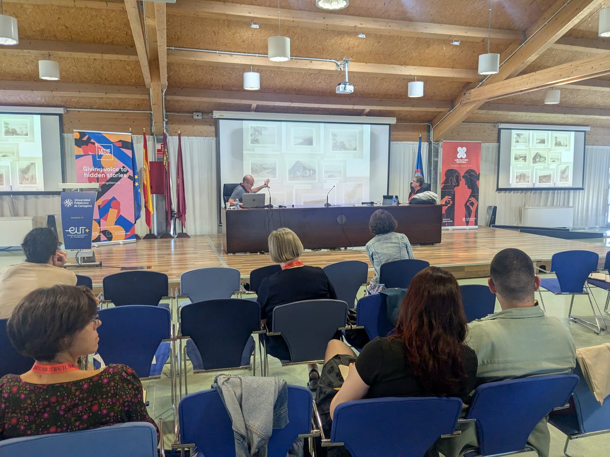 En el Panel 3A también hay unas comunicaciones muy interesantes y diversas, aquí os dejamos unas fotos 😊 

👉🏼 Podréis encontrar a nuestra compañera de <a href="/eltiempolate/">Laboratorio Temporal</a> Laura Arias 🙌🏽 y a <a href="/KennethNordgren/">Kenneth Nordgren</a>, compañero de <a href="/letheeu/">@LETHEeu</a>

#IRAHSSE24 <a href="/UMU/">Universidad Murcia</a> <a href="/EducacionUm/">Facultad Educación UM</a> <a href="/heirnet/">HEIRNET</a> <a href="/aupdcs/">AUPDCS</a>