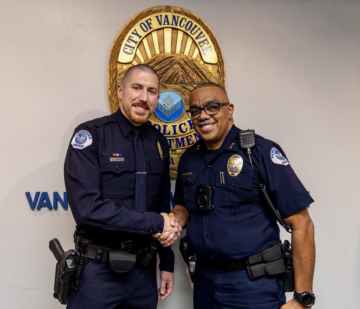 VancouverPDUSA's tweet image. Please join us in congratulating Detective Trent Harris on his promotion to Sergeant! Sergeant Harris joined VPD in 2014 and has held assignments in Patrol, Neighborhood Response Team and Property Crimes. 

There was a full room of VPD staff, family and friends cheering him on…