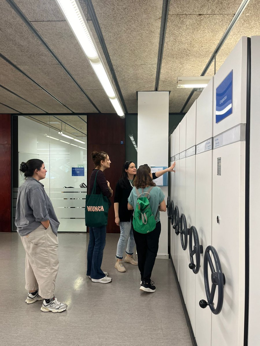 craiubfcca's tweet photo. 📢En el marc de la celebració del #CRAI20anys, avui hem rebut la visita dels companys del @crai_ub al #CampusDiagonal
🏛️📚💊Esperem que hagin gaudit de la nostra biblioteca i del nostre fons
🤗Gràcies per la visita‼️
#DeCRAIenCRAI #EquipCRAIUB https://t.co/bOJGMq8N6H