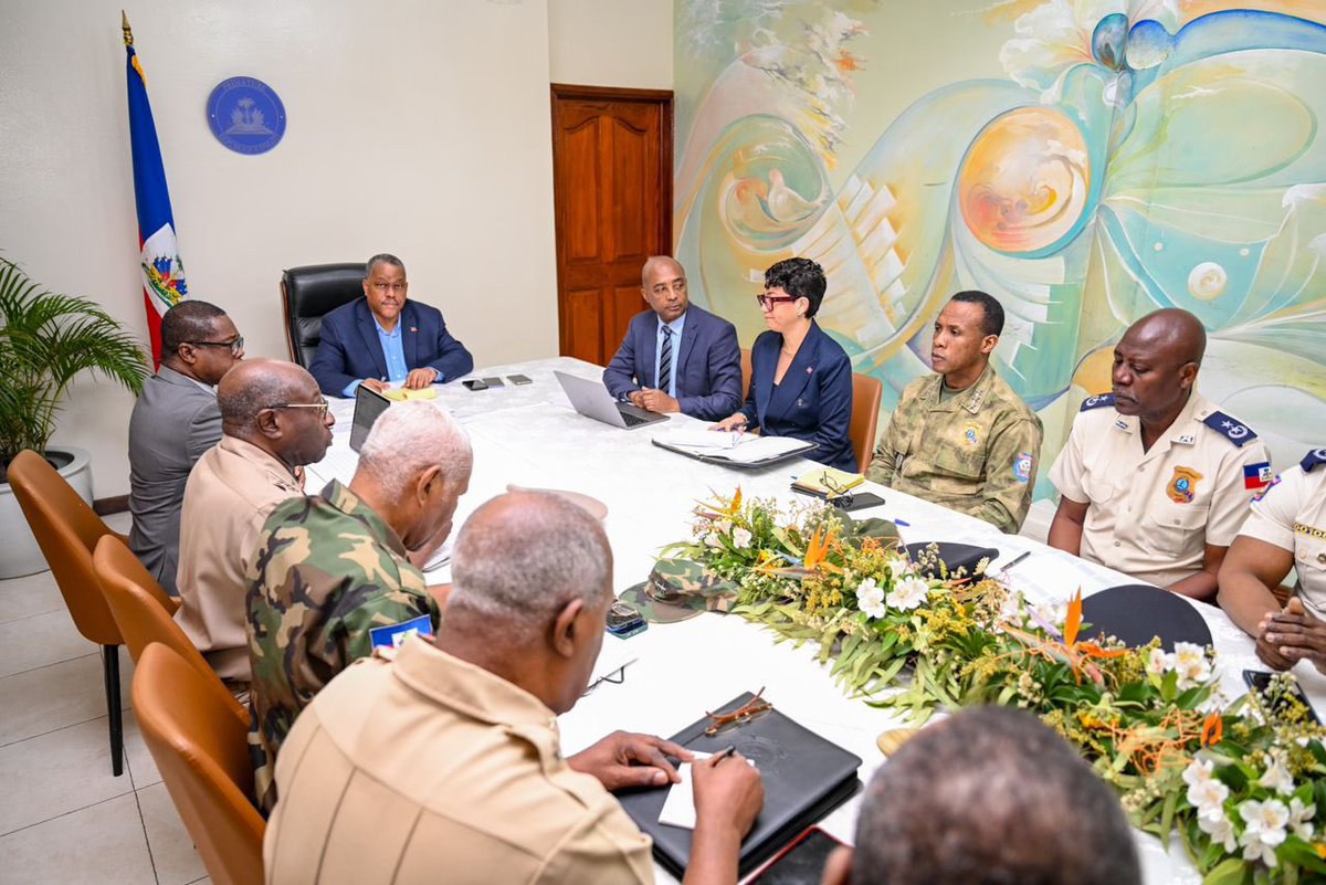 Aujourd’hui, j’ai convoqué en urgence une réunion de haut niveau avec les forces de sécurité nationale et les membres de mon gouvernement afin d’évaluer la situation préoccupante qui prévaut, en particulier à Port-au-Prince et dans la région de l’Artibonite. J’ai réaffirmé avec