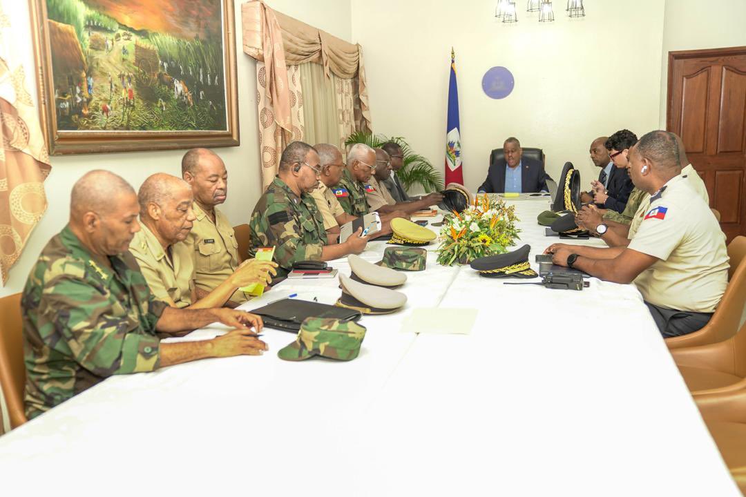 ConilleGarry's tweet image. Aujourd’hui, j’ai convoqué en urgence une réunion de haut niveau avec les forces de sécurité nationale et les membres de mon gouvernement afin d’évaluer la situation préoccupante qui prévaut, en particulier à Port-au-Prince et dans la région de l’Artibonite. J’ai réaffirmé avec…