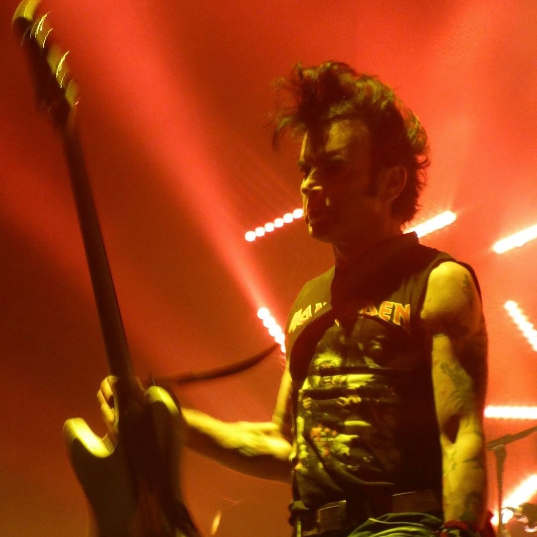 Daily Simon Gallup tweet media