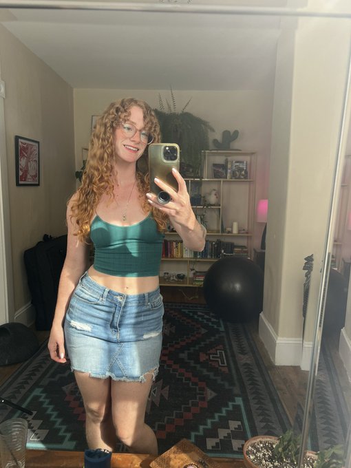 1 pic. Do you think I’m too old to wear a skirt like this? https://t.co/mT1EYYN7eD
