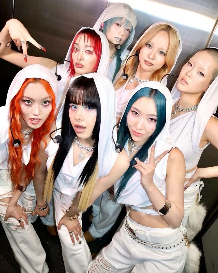 alphazbarbie's tweet photo. which xg member caught your eye first ? and who’s your bias now ? 🐺🤍 https://t.co/YvPMKD1Iyh