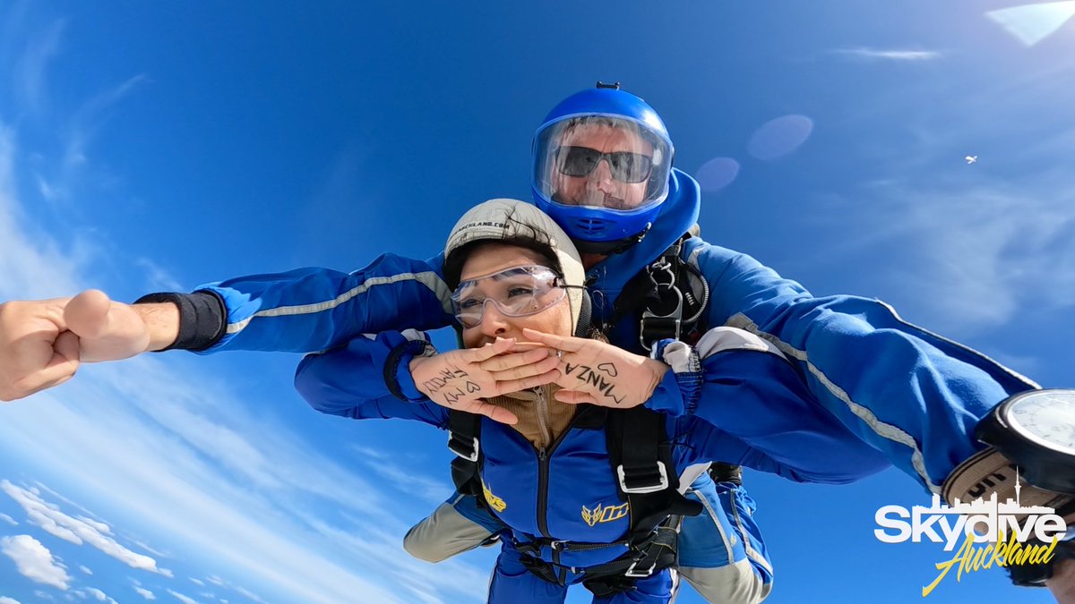 em_potato_'s tweet image. Because someone told me it takes a special kind of craziness level to jump out of a plane “SO I DID IT”🪂✈️