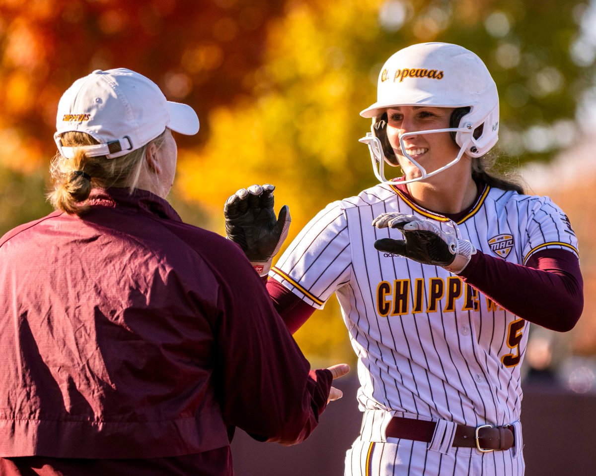 CMUSoftball's tweet photo. No better place than MJS in the fall 🍁🍂

#FireUpChips🔥⬆️🥎 | @NCAASoftball https://t.co/lY82E48B1D